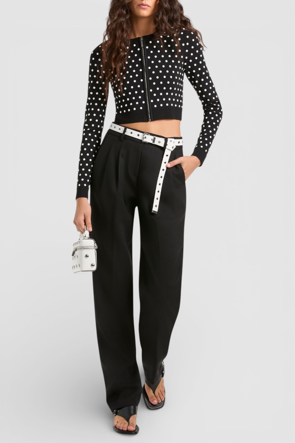 תמונת כל הלוק של מכנסיים מחוייטים